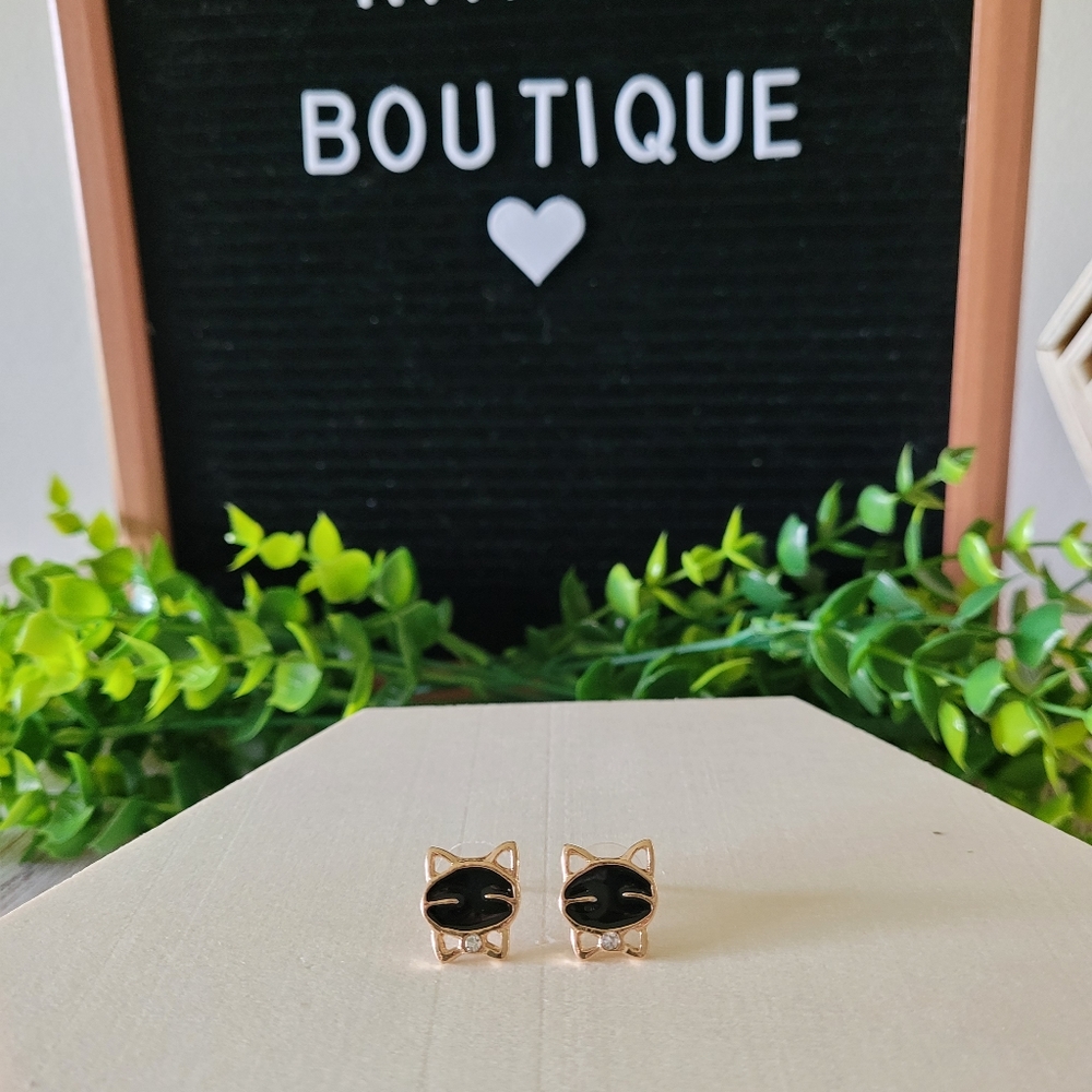 💥Any 2/$20💥 Gold Cat with Black Stone Stud Earrings ✨️ - Picture 2 of 9